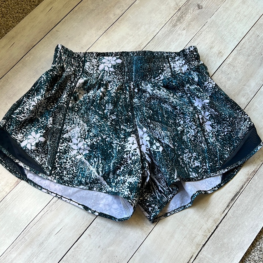 Lululemon size 6 Tall , shorts
